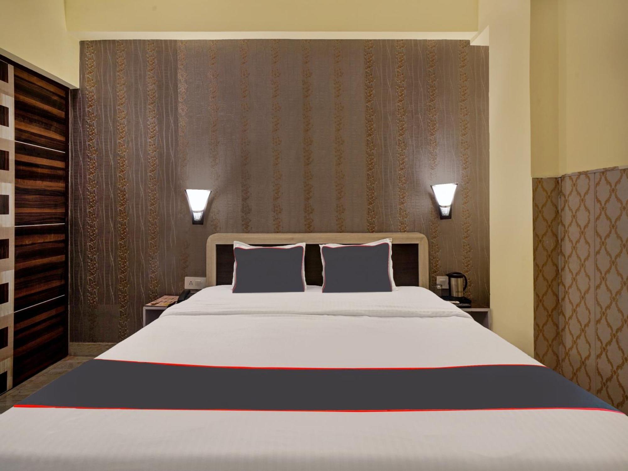 โอโย 47006 โฮเต็ล มคธ พาเลซ Hotel Danapur ภายนอก รูปภาพ