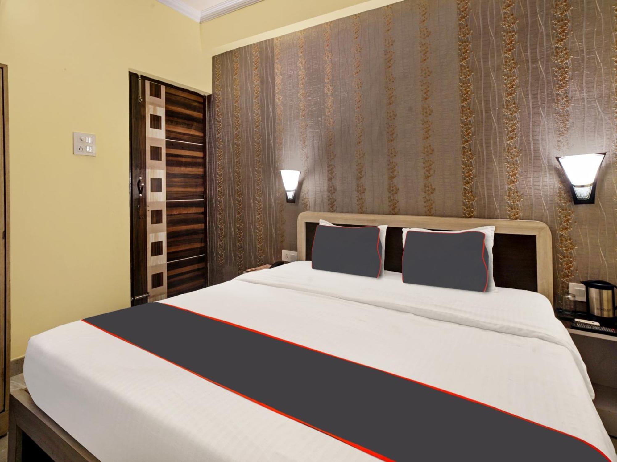 โอโย 47006 โฮเต็ล มคธ พาเลซ Hotel Danapur ภายนอก รูปภาพ