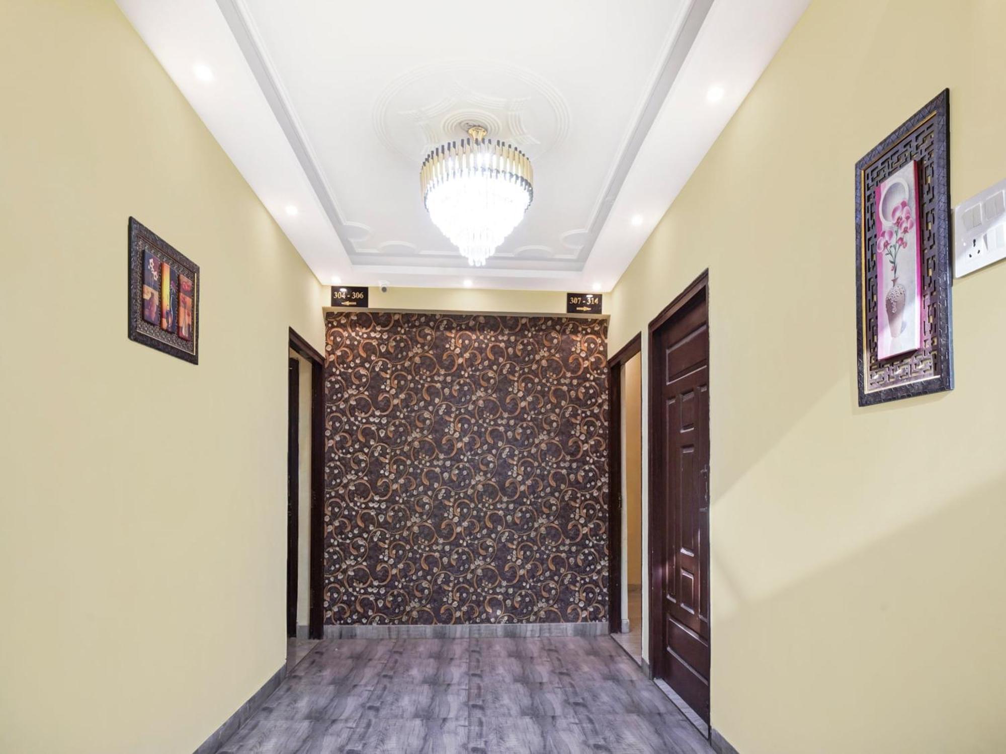 โอโย 47006 โฮเต็ล มคธ พาเลซ Hotel Danapur ภายนอก รูปภาพ